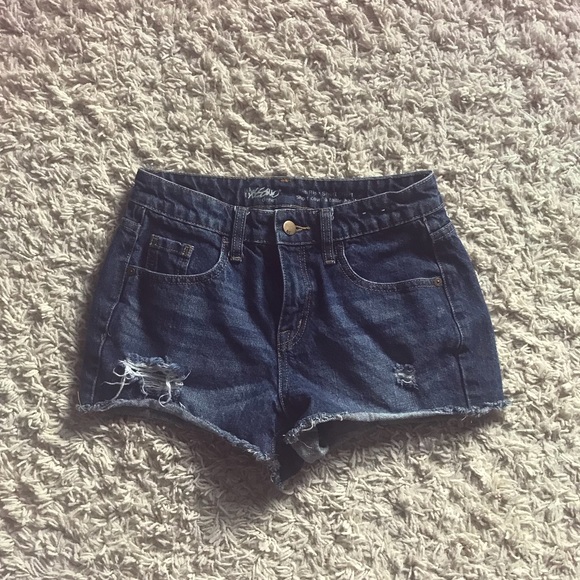 💙 HIGH RISE JEAN SHORTS 💙 - Picture 1 of 3